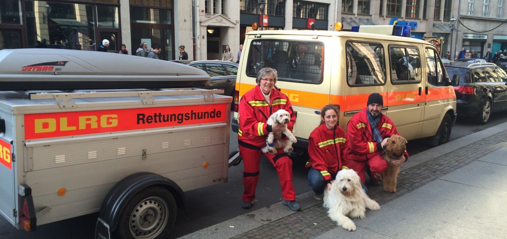 Jennifer, Marthe und Michel mit ihren Spürnasen immer in Bereitschaft