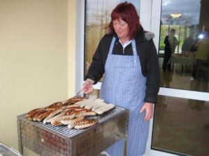 Gleich gibt es eine leckere Bratwurst