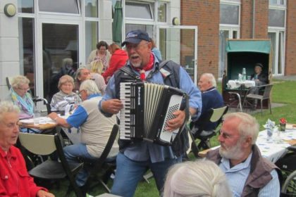 Sommergrillfest mit Musik, Spiel und Spaß