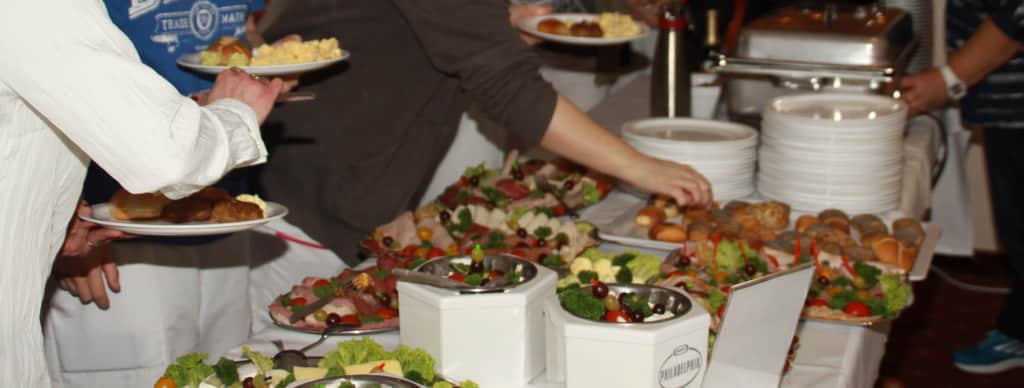 Es wurde zur Freude der Küchenmitarbeiter kräftig beim Buffet zugelangt