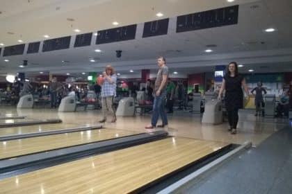 Mitarbeiter-Bowling 2.0 – Sommerteamevent des Maximilianstiftes