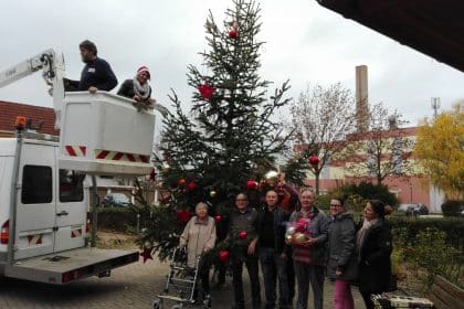 Vorfreude auf Adventsbasar und der Baum wird schon geschmückt