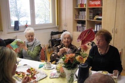 Frau Hilde Flemming feiert Geburtstag