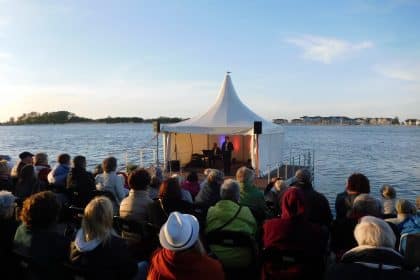 „Wenn bei Heiligenhafen die rote Sonne im Meer versinkt .. …“ – Klassik Juni am Binnensee.