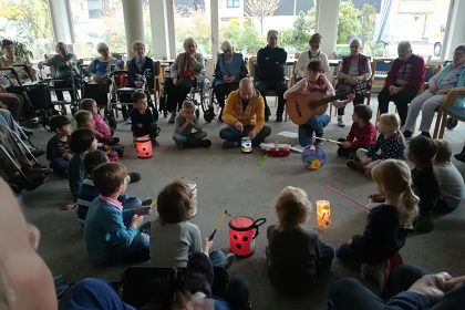 Ich geh mit meiner Laterne… Haus der Kinder war wieder zu Besuch