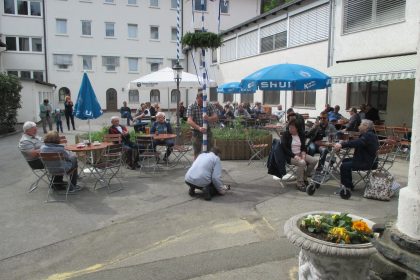 Maibaumsetzten in der Bayerwald-Klinik