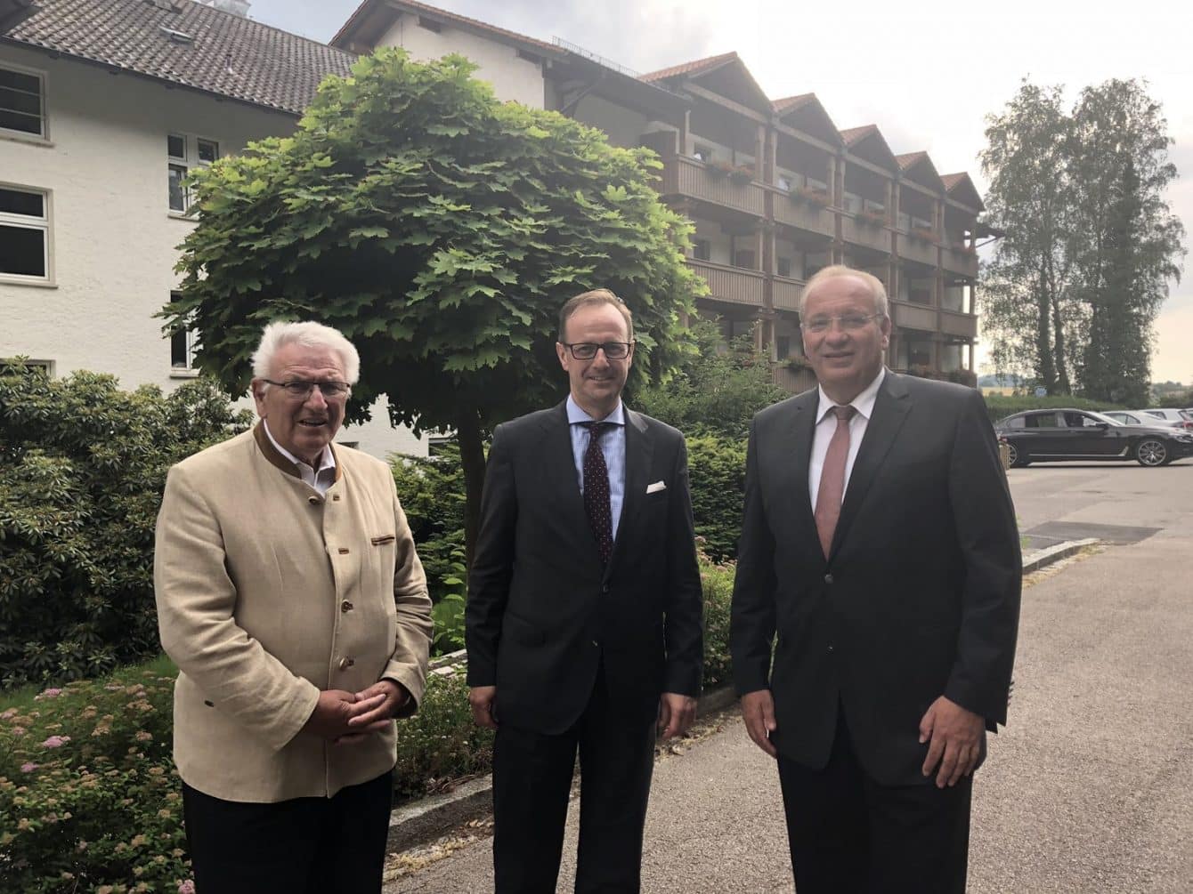 Landrat Franz Löffler gemeinsam mit Klaus Hofbauer zu Besuch in der Bayerwald-Klinik