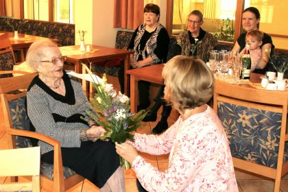 103 Jahre, eine weitere Jubilarin im Lutherbogen.