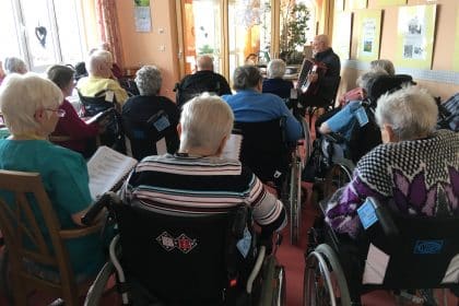 Singstunde im CURA Seniorencentrum Klingenthal