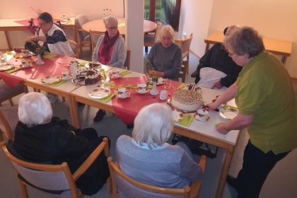 Geburtstagskaffee – die Bewohner lassen sich noch einmal feiern