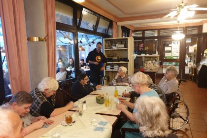 Unterhaltsames „Herbst-Bingo“ mit schönen Präsenten in unserer Cafeteria