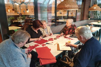 Unsere Handarbeitsgruppe trifft sich einmal im Monat für kreative Arbeiten