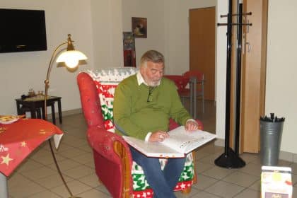 Harry Wijnvoord liest Weihnachtsgeschichten im Cura Gladbeck