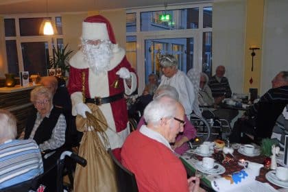 Besinnlich bis heiter – Weihnachten und Silvester im CURA Seniorencentrum Heiligenhafen!