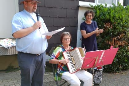 Musik und Poesie am offenen Fenster