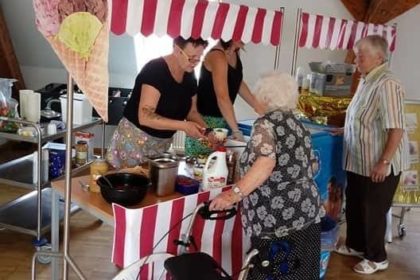 Willkommen in der Eisdiele „Dresdner Hof“