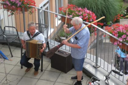 Überraschungskonzert auf der Terrasse