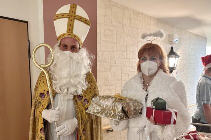 Weihnachtlicher Besuch auf der Pflege