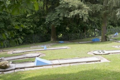 Ausflug zum Minigolf: Geschicklichkeitsparcours mit Spaßfaktor